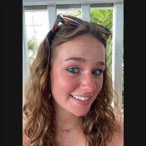 Meet your Posher, Katelyn